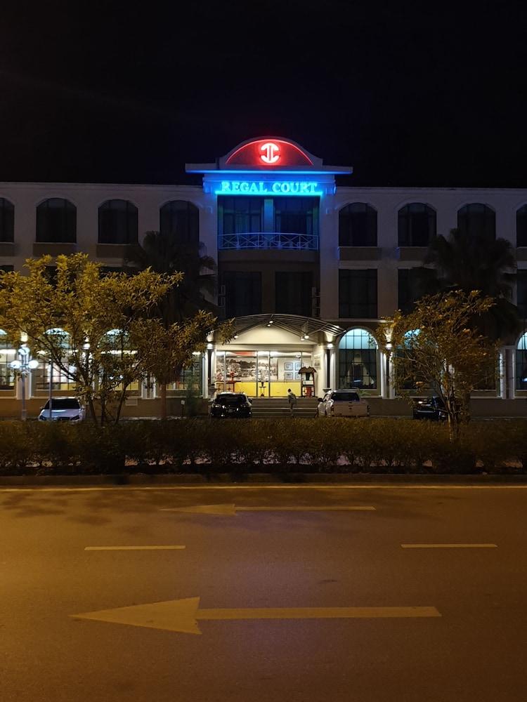 Regal Court Hotel Kuching Exterior photo