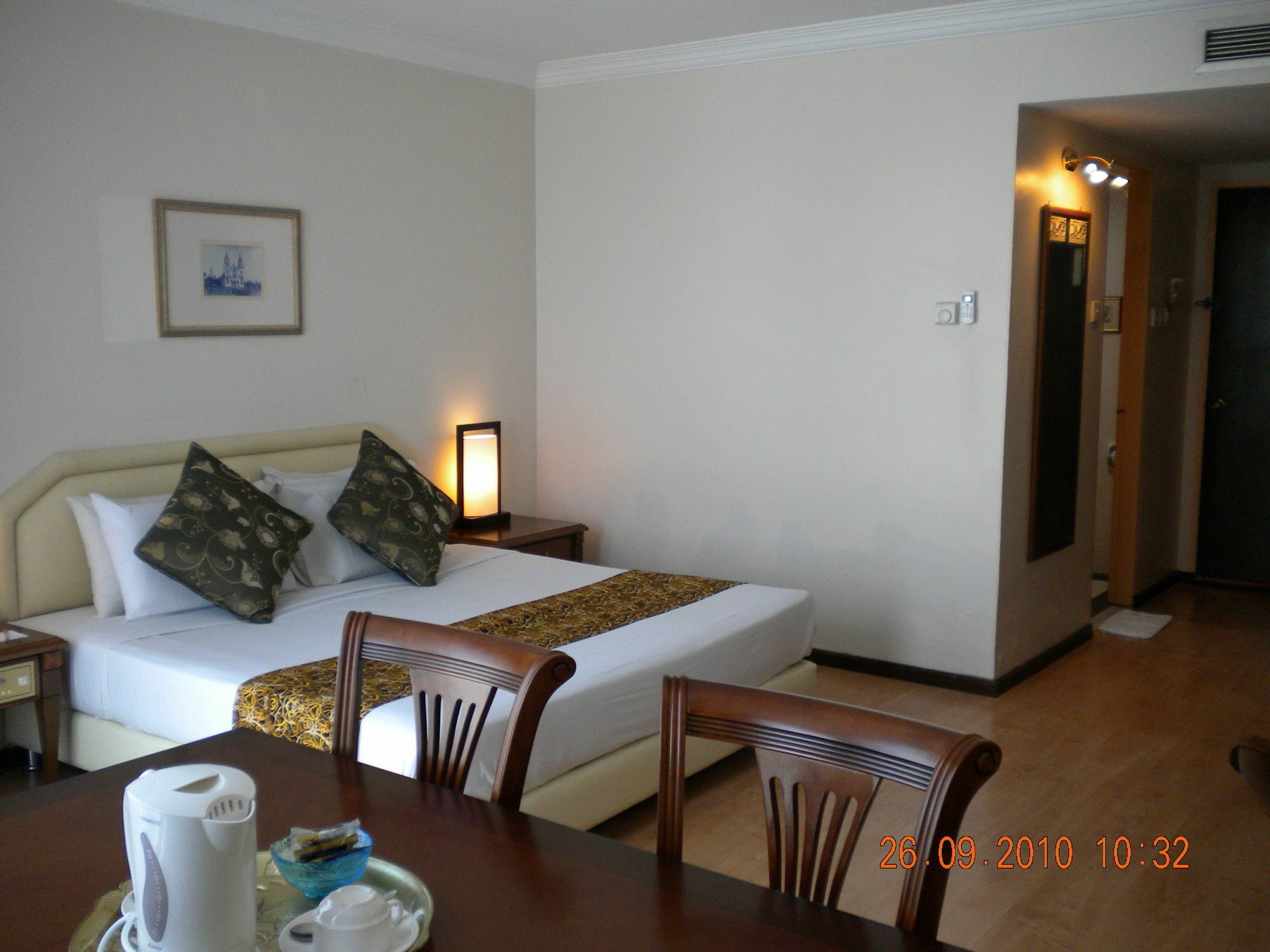 Regal Court Hotel Kuching Exterior photo